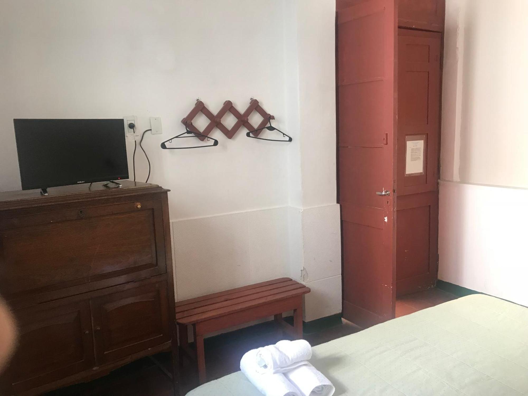 Hostel Casa De Borgona
