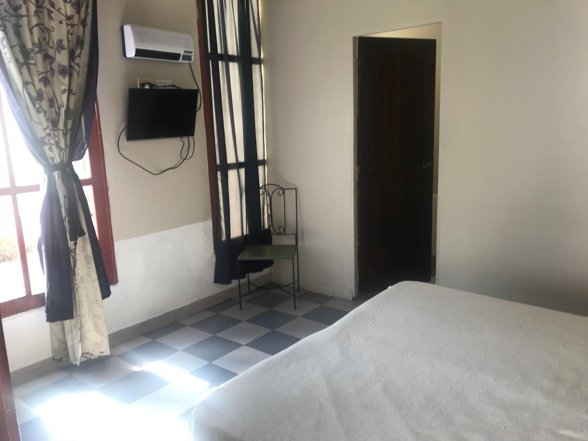Hostel Casa De Borgona